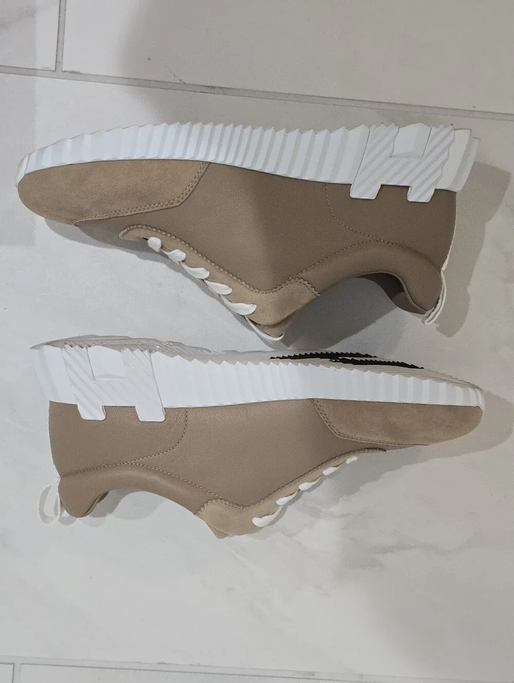 Hermes Womens Bouncing Sneakers Beige and White Low-Top Sneakers Size 38